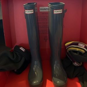 Glossy graphite Hunter rain boots